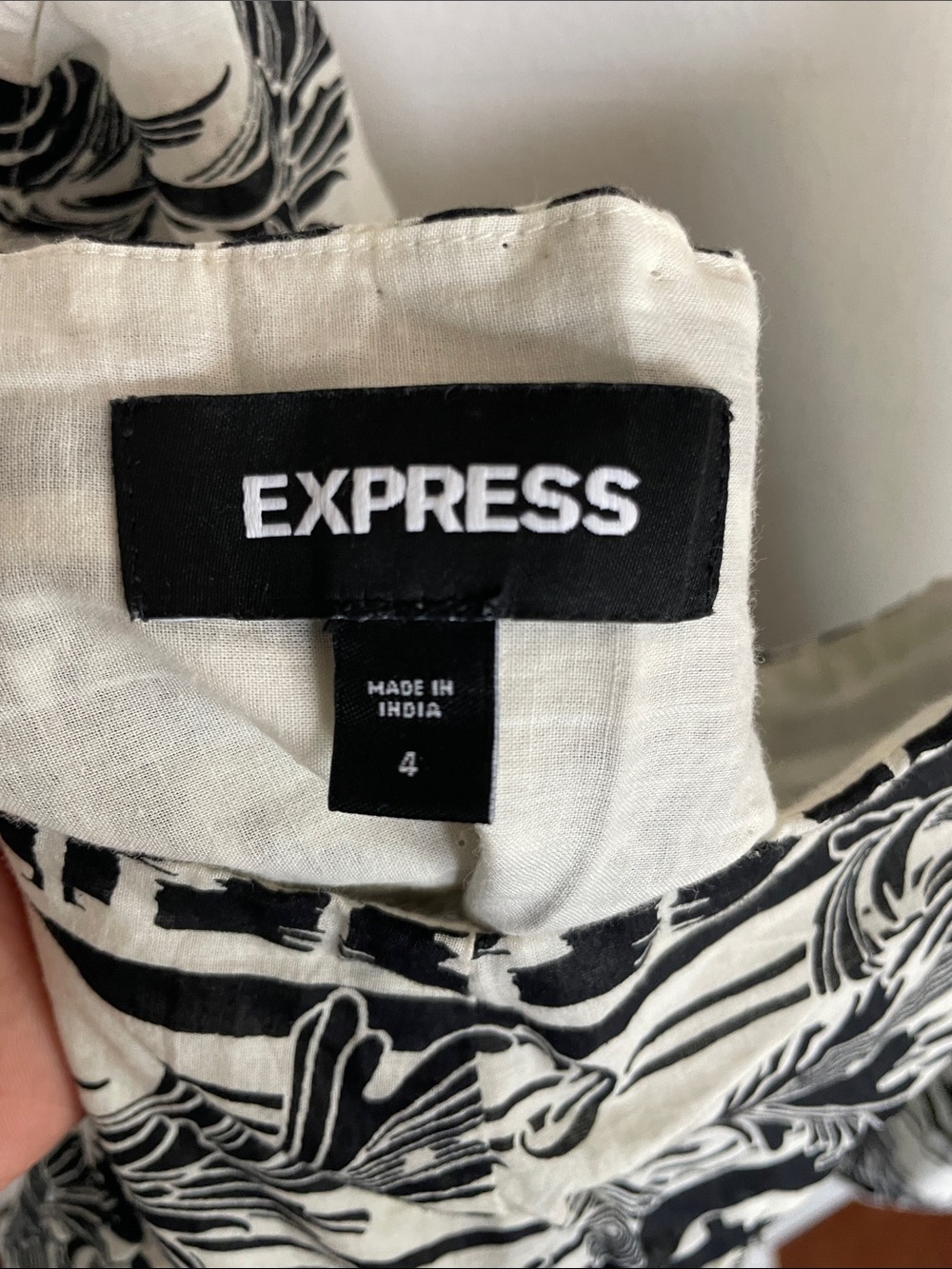 Express Black and White Printed Set with Botanical Motif - Picture 5 of 6
